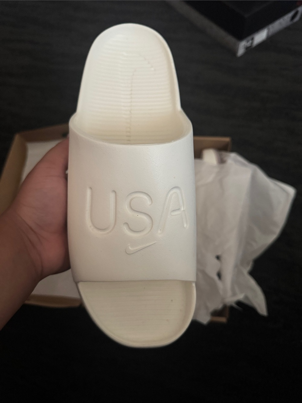 Nike Slides - Picture 3 of 4